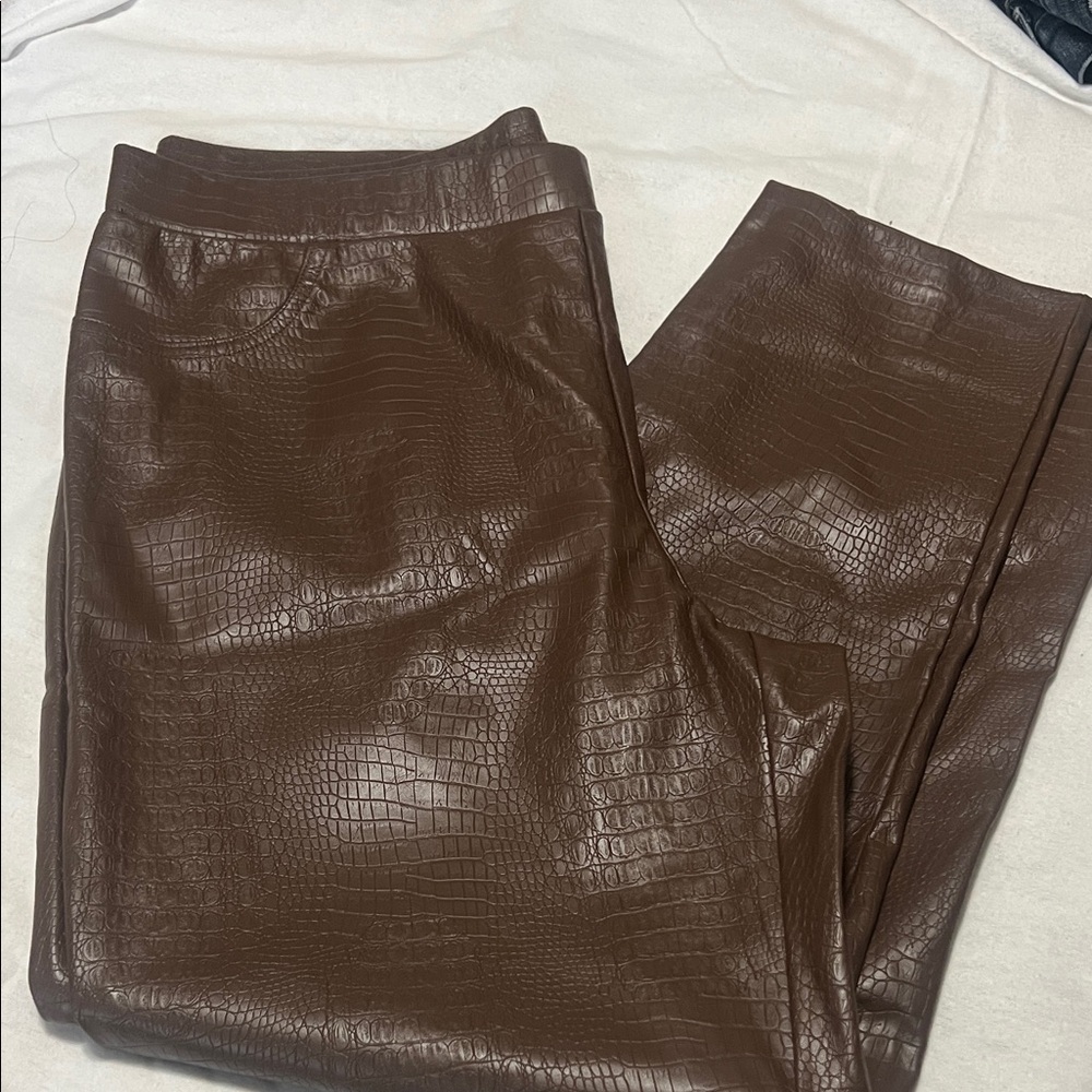 ISAAC MIZRAHI LIVE COCOA CROC EMBOSSED FAUX ANKLE PANTS straight Leg
